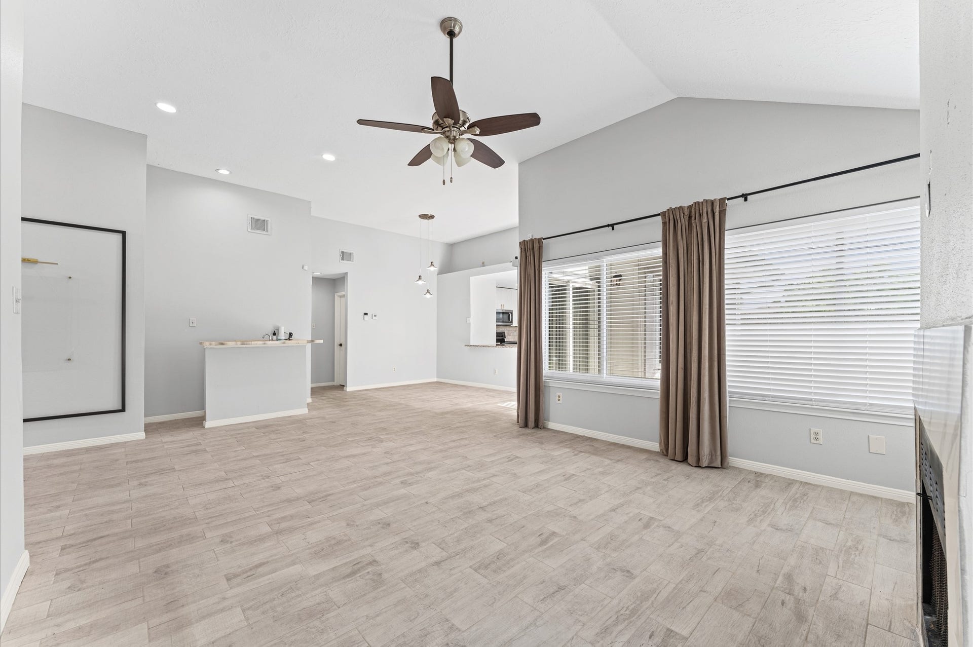7810 Poitiers Drive, Houston, TX 77071 7810 Poitiers Drive, Houston, TX 77071