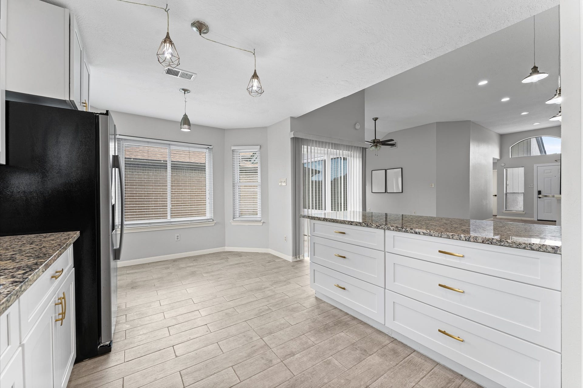 7810 Poitiers Drive, Houston, TX 77071 7810 Poitiers Drive, Houston, TX 77071