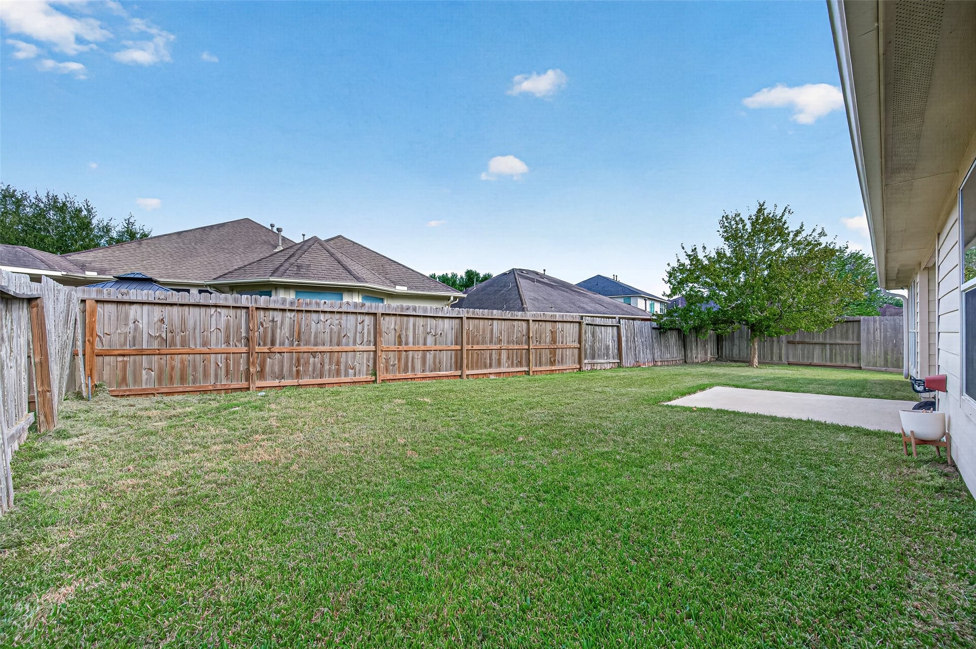 9307 Russeff Field Lane, Rosenberg, TX 77469 Bright secondary bedroom featuring neutral carpeting, a ceiling fan, and a window with blinds.