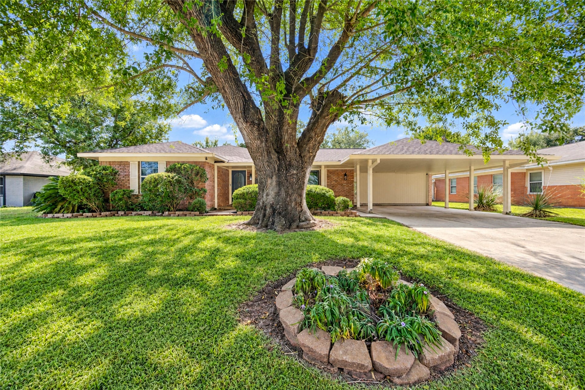 703 Oriole Lane, Pasadena, TX 77502