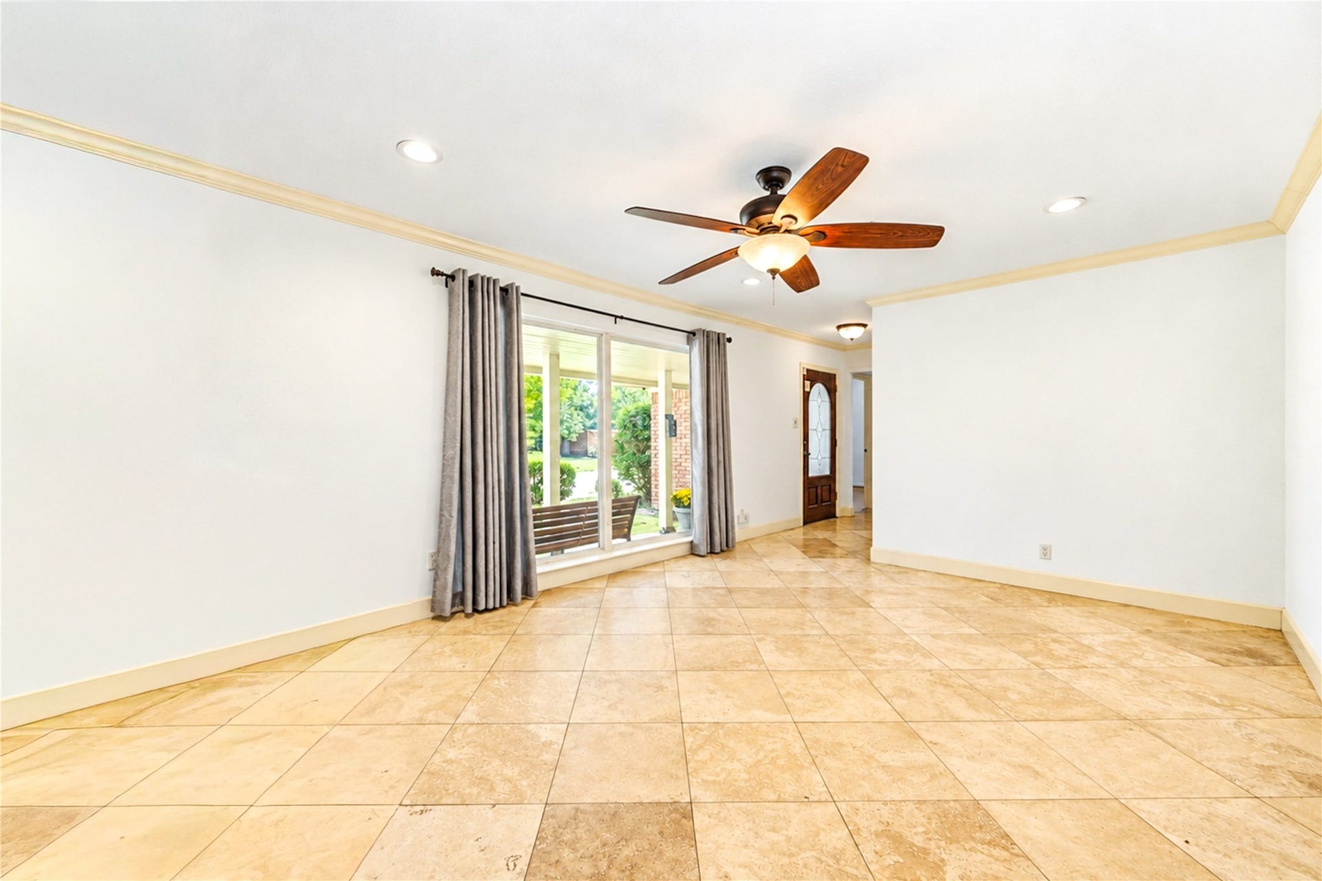 Front Room/Flex Room
