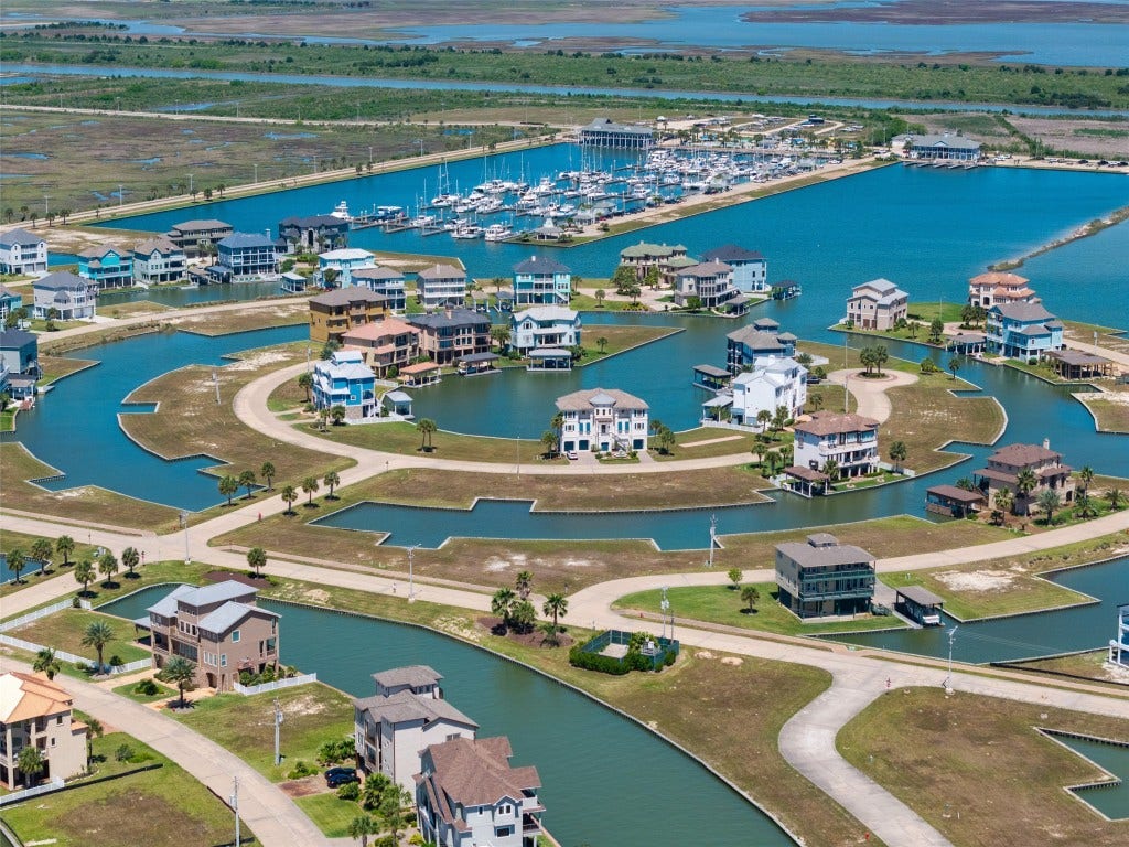 2 Loggerhead, Hitchcock, TX 77563 2 Loggerhead, Hitchcock, TX 77563