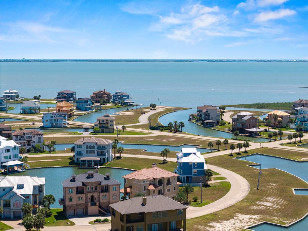 2 Loggerhead, Hitchcock, TX 77563 2 Loggerhead, Hitchcock, TX 77563