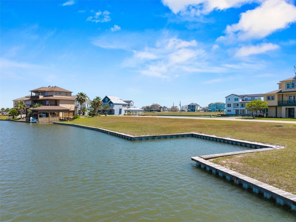 2 Loggerhead, Hitchcock, TX 77563 2 Loggerhead, Hitchcock, TX 77563