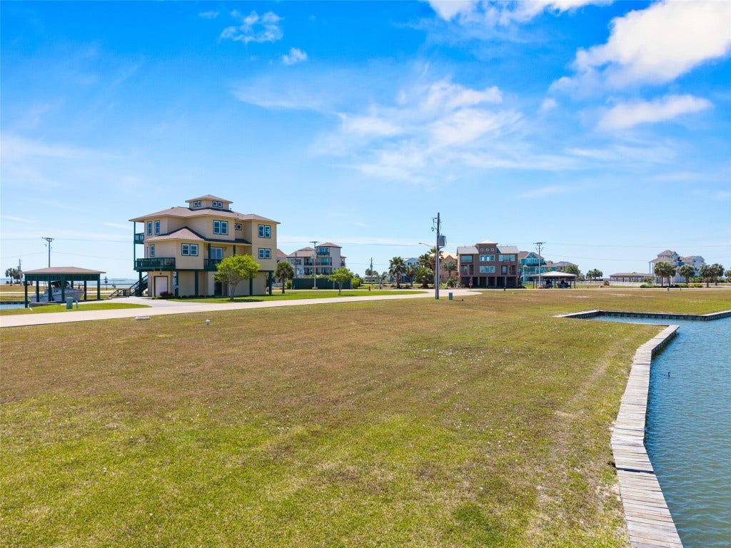 2 Loggerhead, Hitchcock, TX 77563 2 Loggerhead, Hitchcock, TX 77563