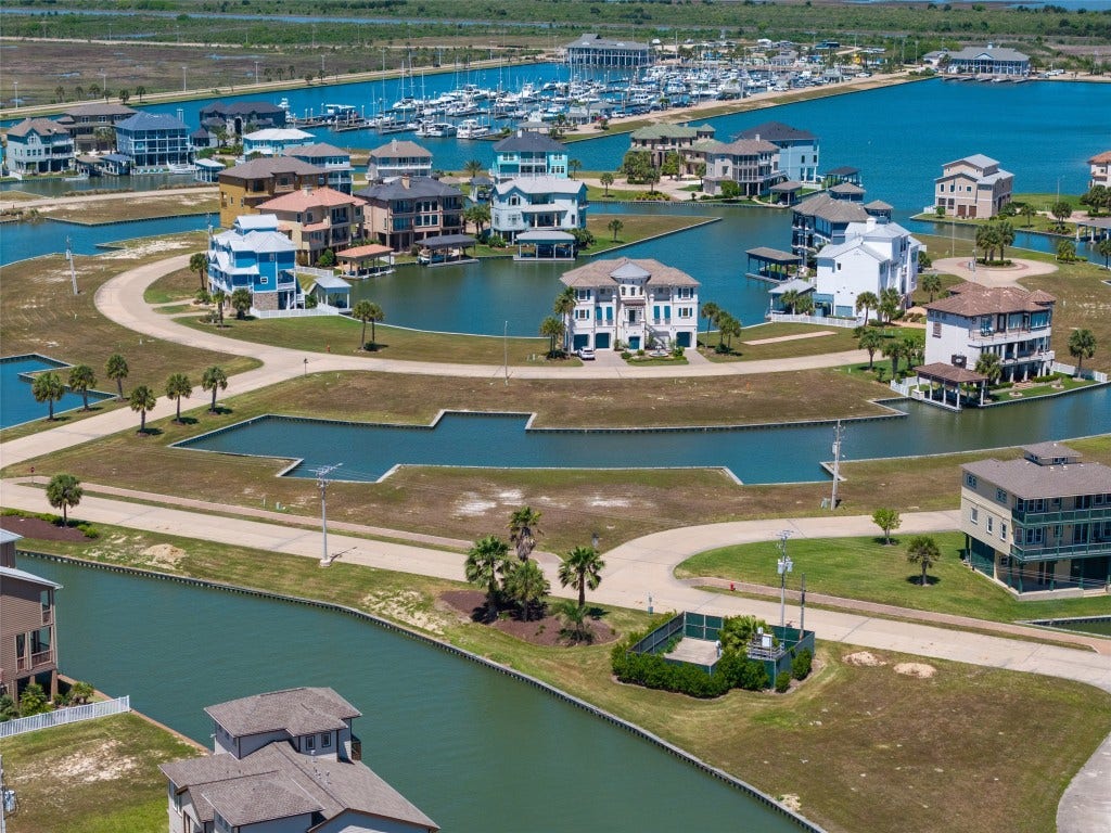 2 Loggerhead, Hitchcock, TX 77563 2 Loggerhead, Hitchcock, TX 77563