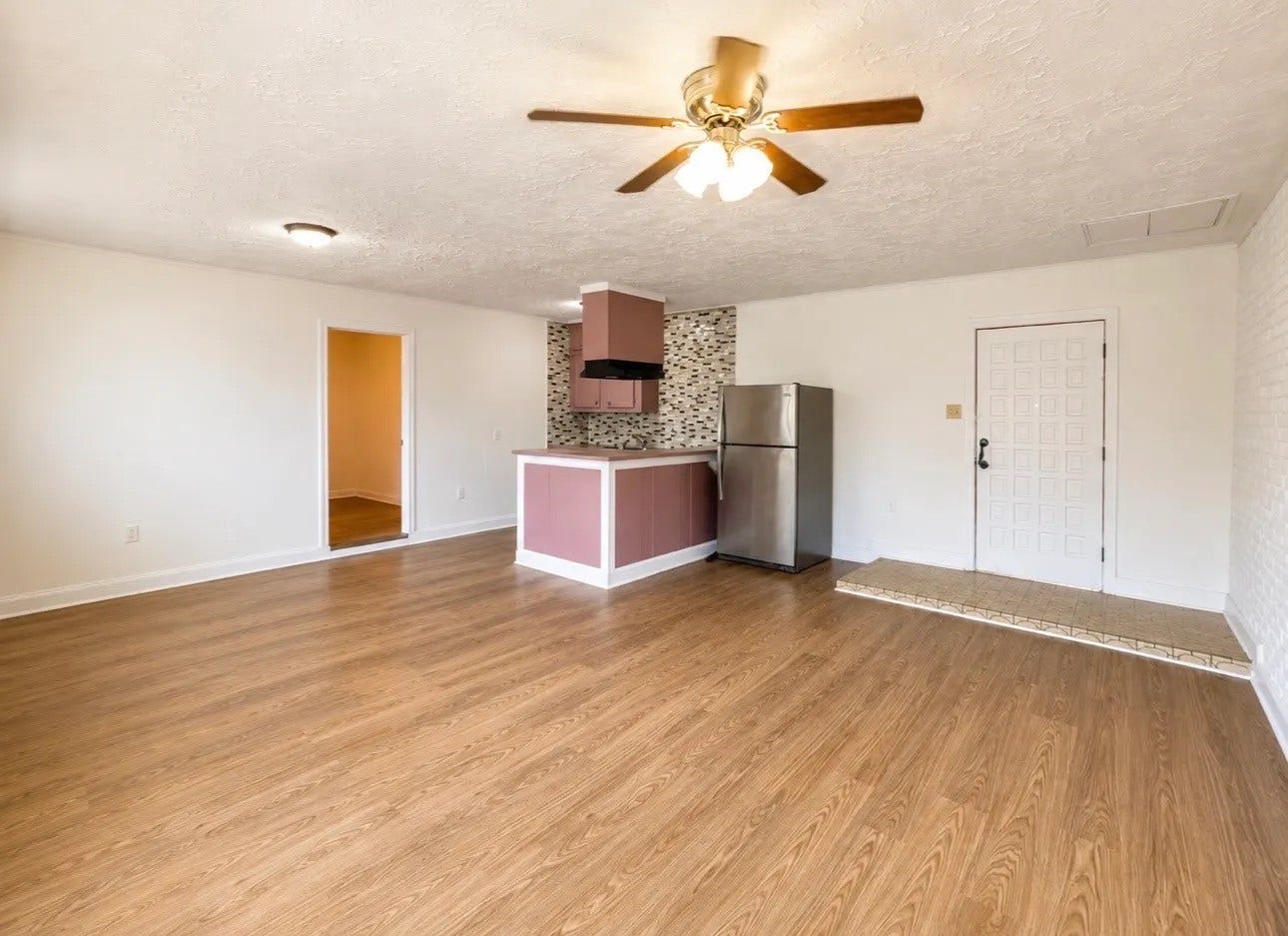 5526 Stonewall Street, #C, Houston, TX 77020 New flooring, paint and lots of cabinet space for storage.
