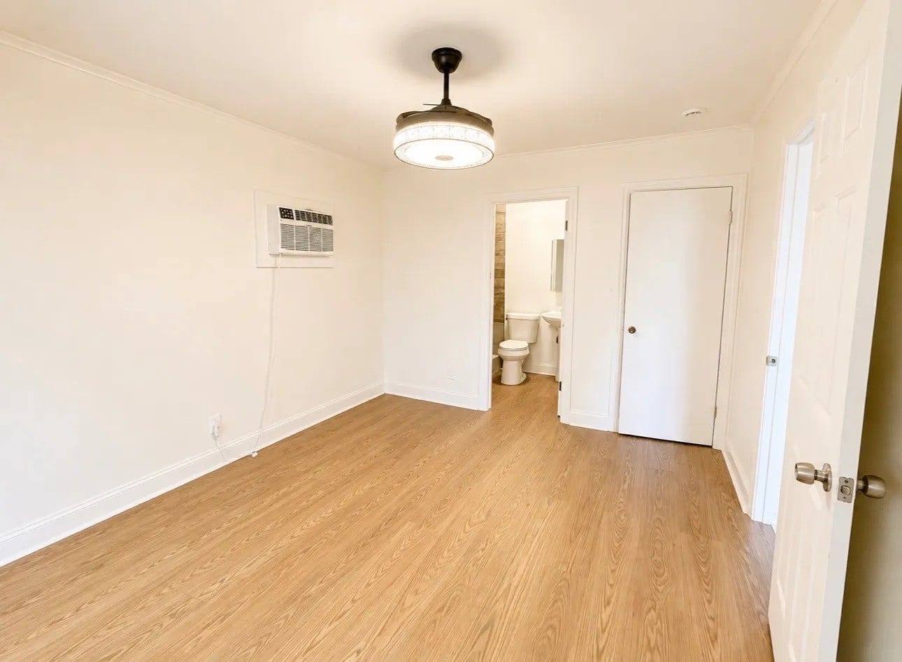 5526 Stonewall Street, #C, Houston, TX 77020 Huge room with lots of space to spread out!