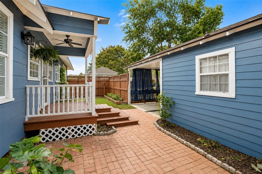 Property photo for 114 W Lobit Street, Baytown, TX