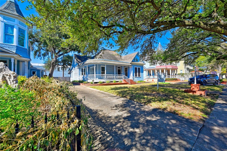 Property photo for 925 Heights Boulevard, Houston, TX