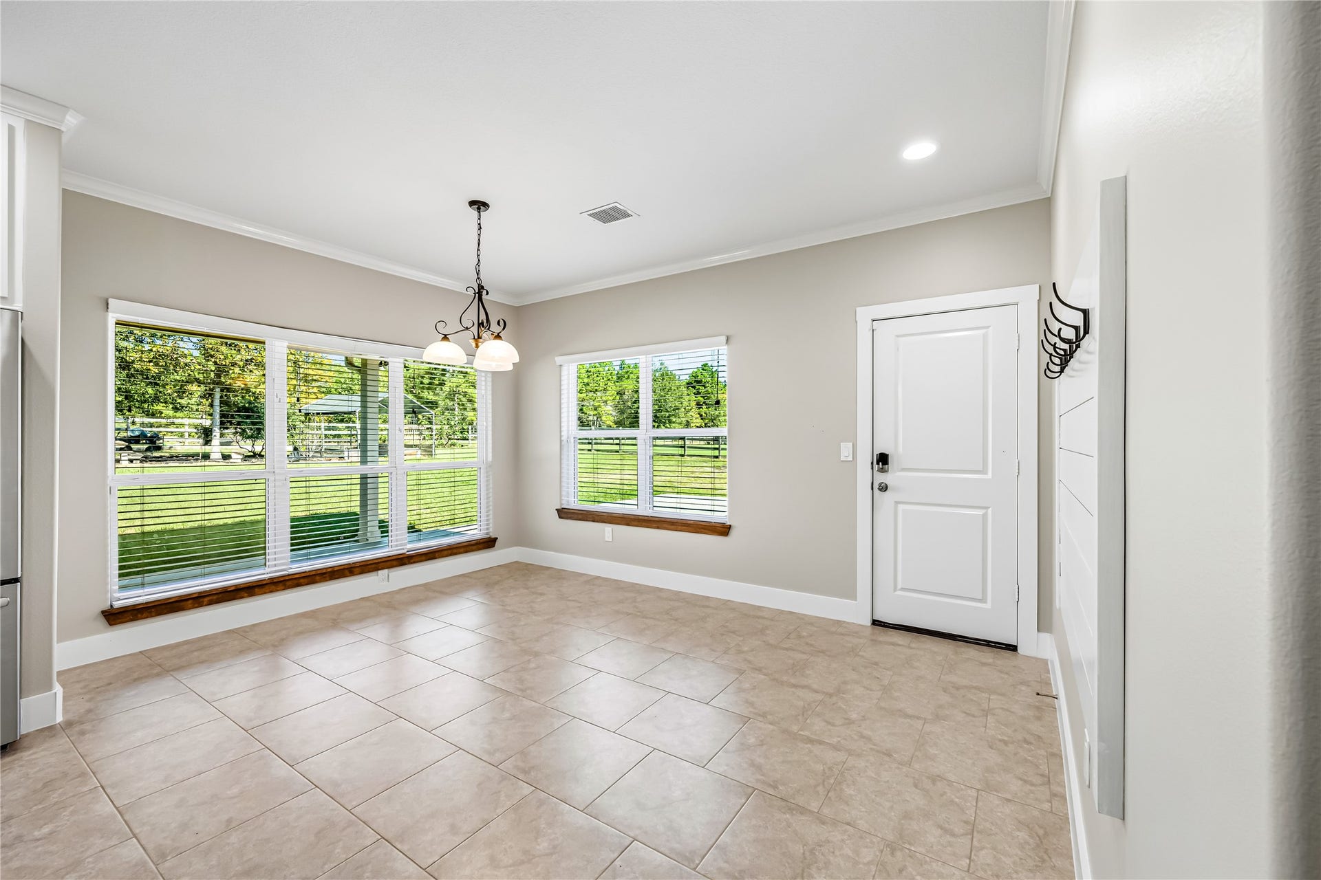 Large Breakfast Area Looking to the Back Acreage