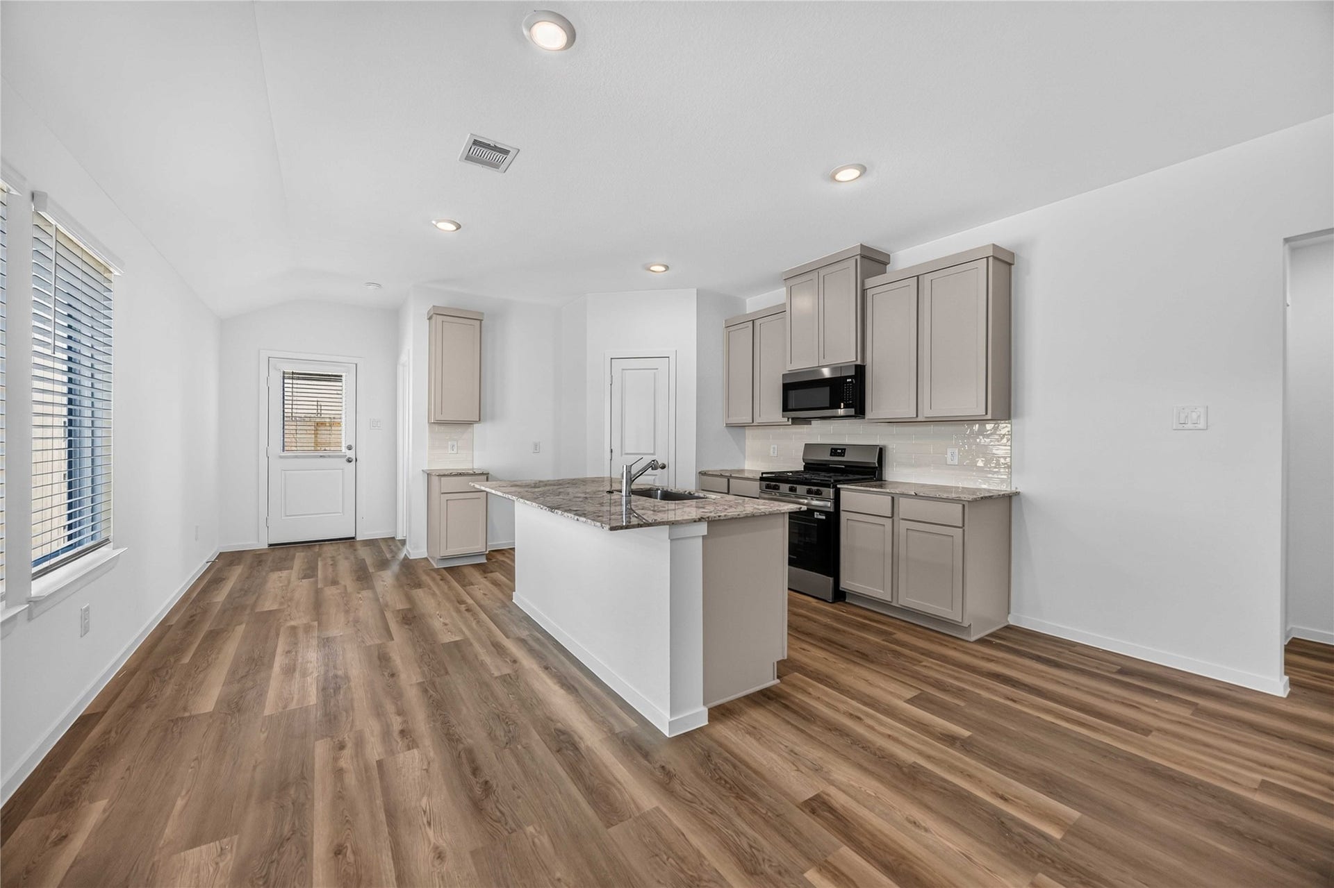 5120 Greengrass Willow Way, Houston, TX 77048