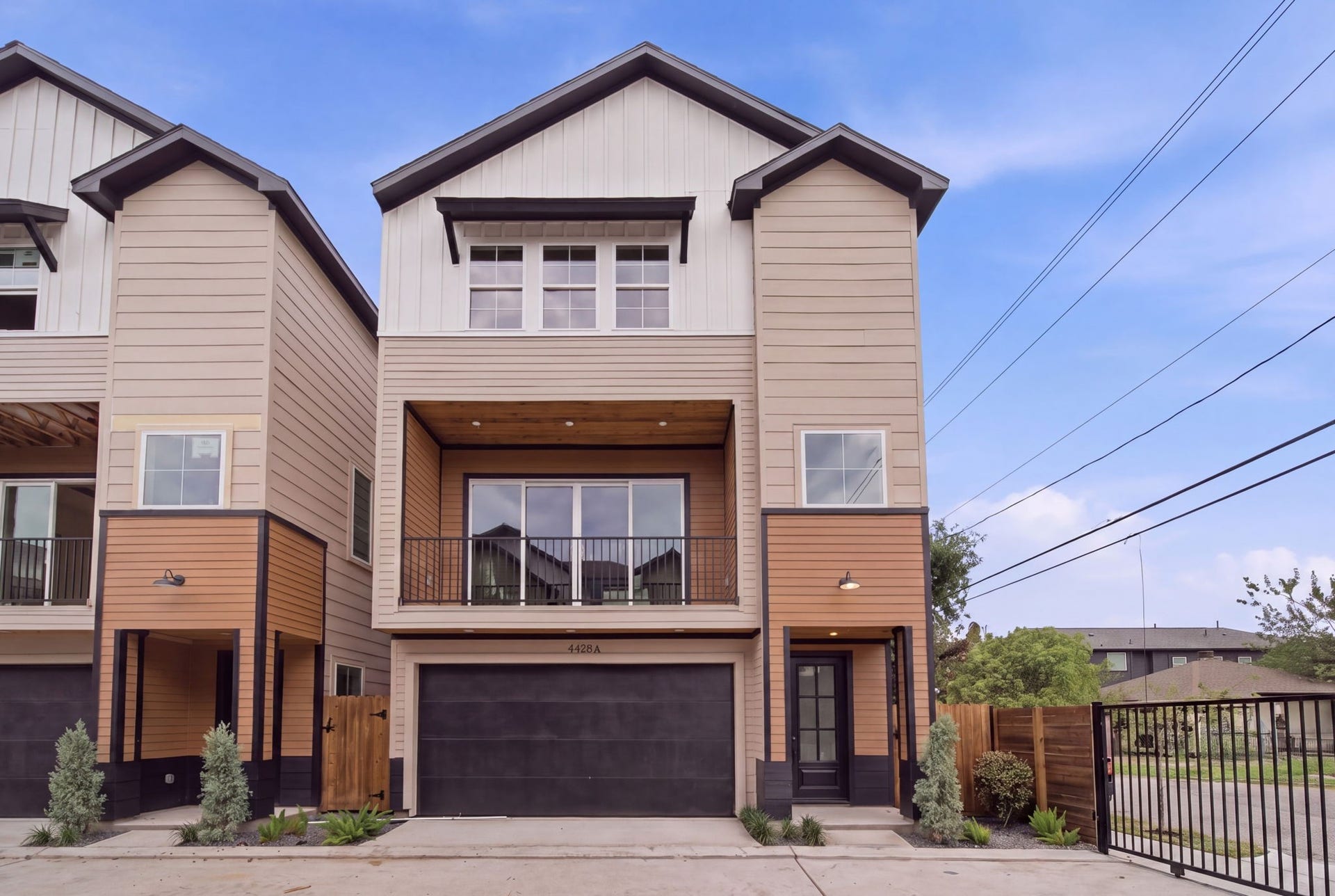 4430 Providence Street, #B, Houston, TX 77020 Clean lines, modern architecture, minimalist elegance, and a prime location.