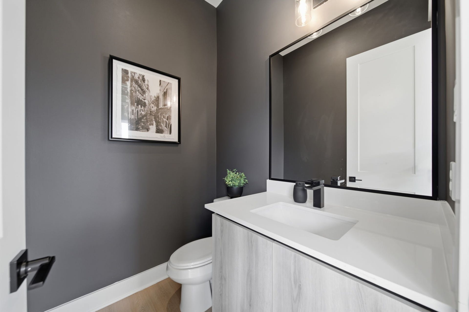 4430 Providence Street, #B, Houston, TX 77020 Powder room