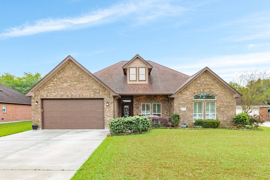 Property photo for 1008 S Belle Drive, Angleton, TX