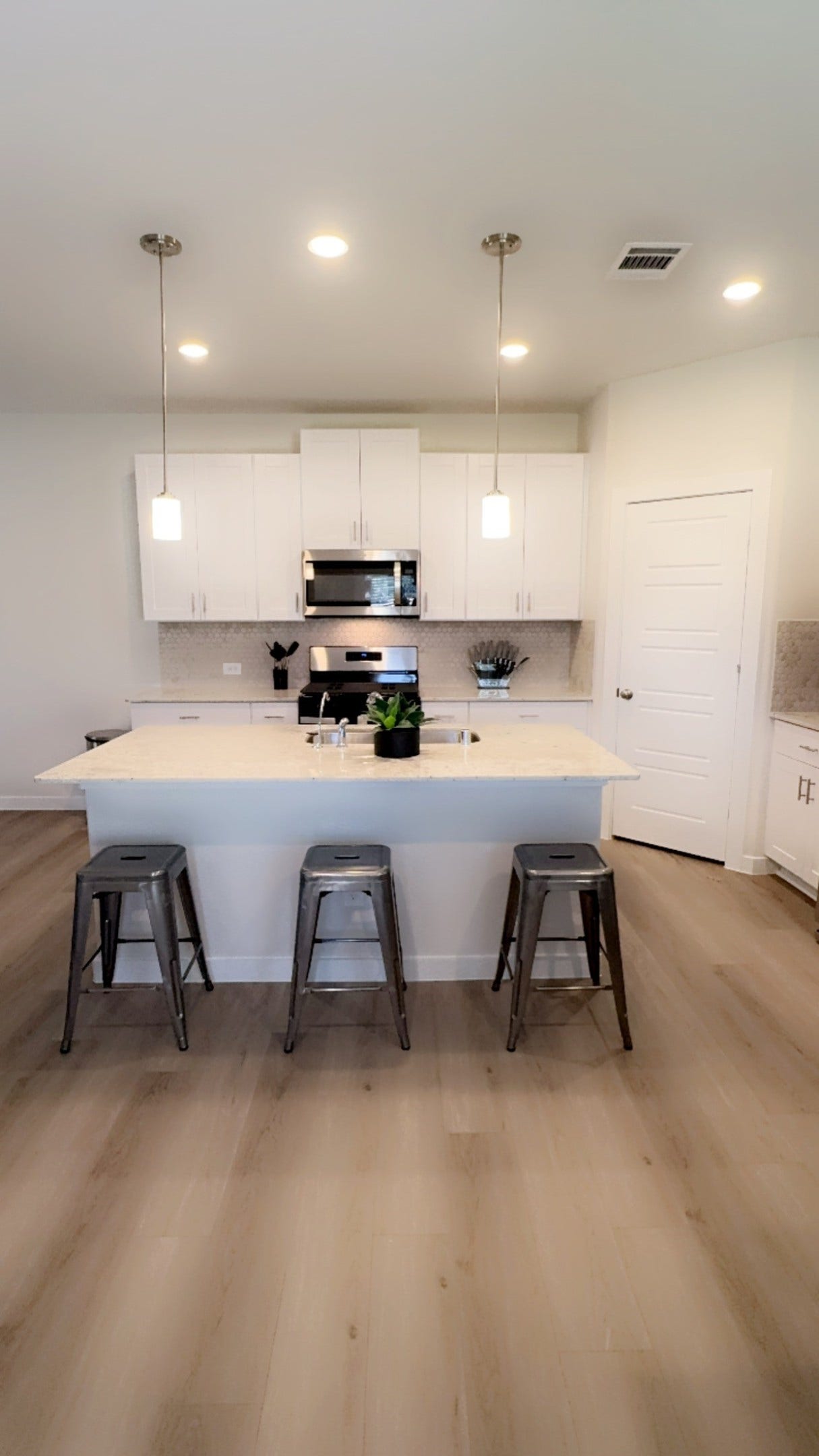 223 Shore Pointe Court, Montgomery, TX 77316 223 Shore Pointe Court, Montgomery, TX 77316