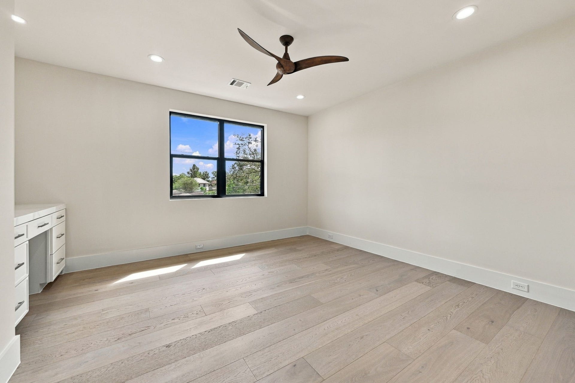 3015 Stanton Street, Houston, TX 77025 Guest bedroom 1. 2nd floor.