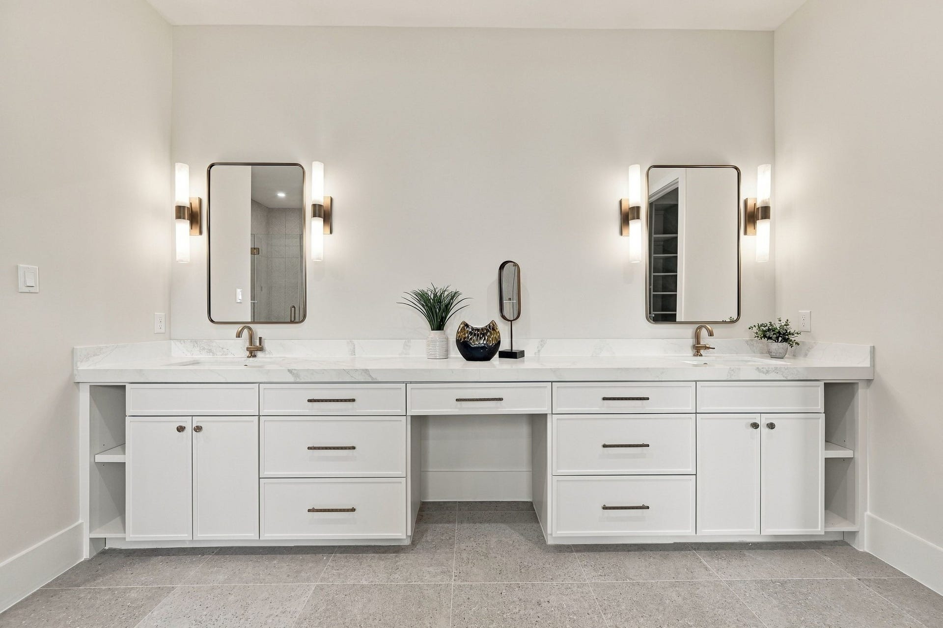 3015 Stanton Street, Houston, TX 77025 Primary bath. 1st floor.