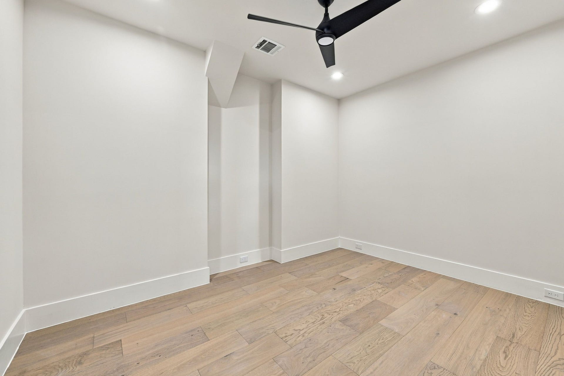 3015 Stanton Street, Houston, TX 77025 Media room/guest bedroom 4.