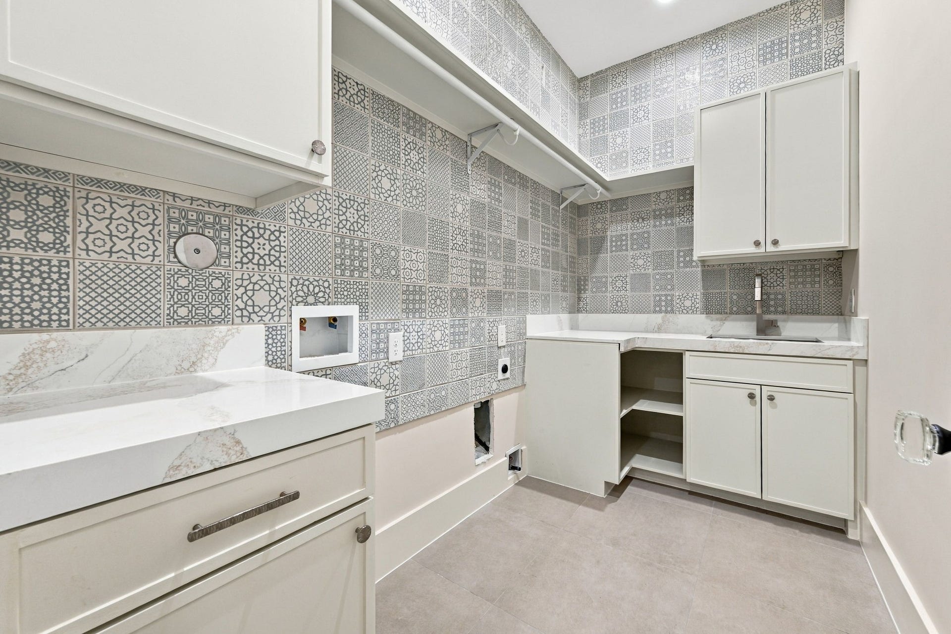 3015 Stanton Street, Houston, TX 77025 Laundry. 1st floor.