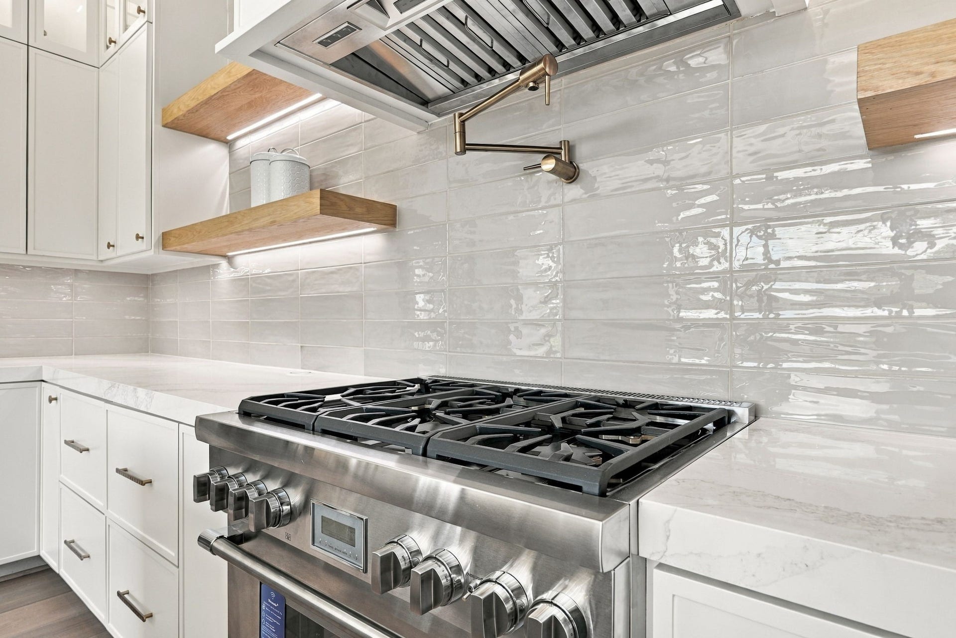 3015 Stanton Street, Houston, TX 77025 kitchen. 1st floor. Thermador appliance package.