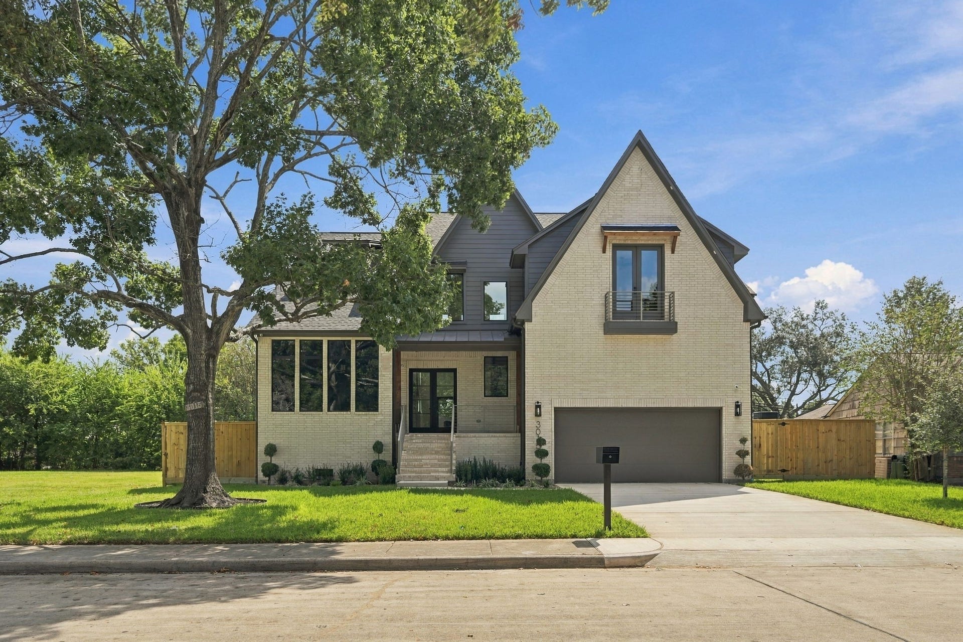 3015 Stanton Street, Houston, TX 77025 Welcome to 3015 Stanton. Daylight.