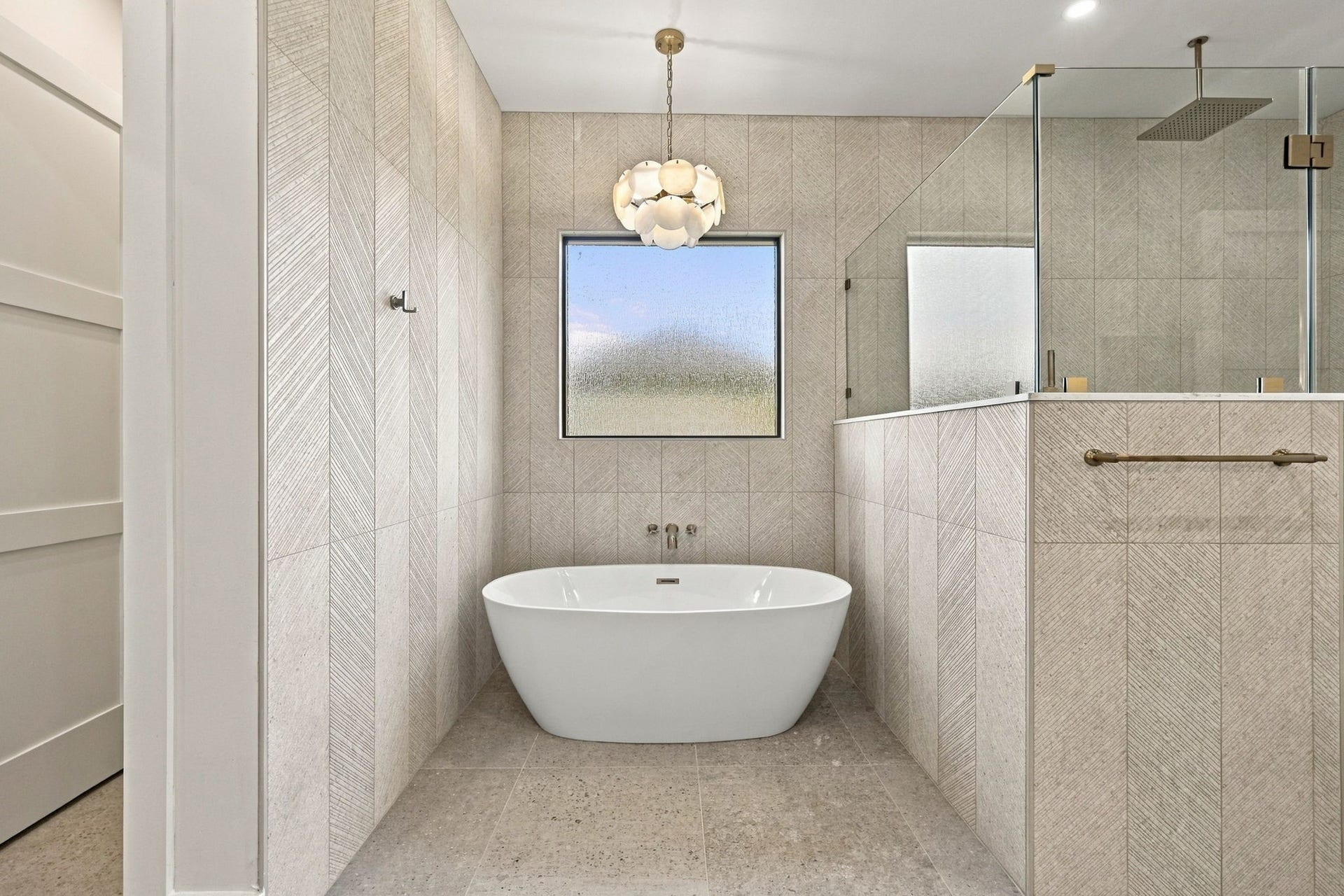3015 Stanton Street, Houston, TX 77025 Primary bath. 1st floor.