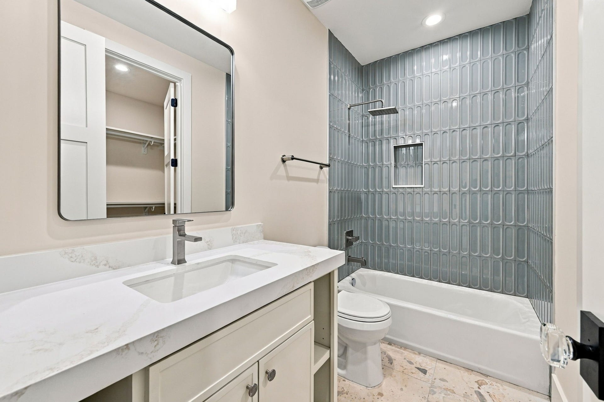 3015 Stanton Street, Houston, TX 77025 Guest bath 1. 2nd floor.