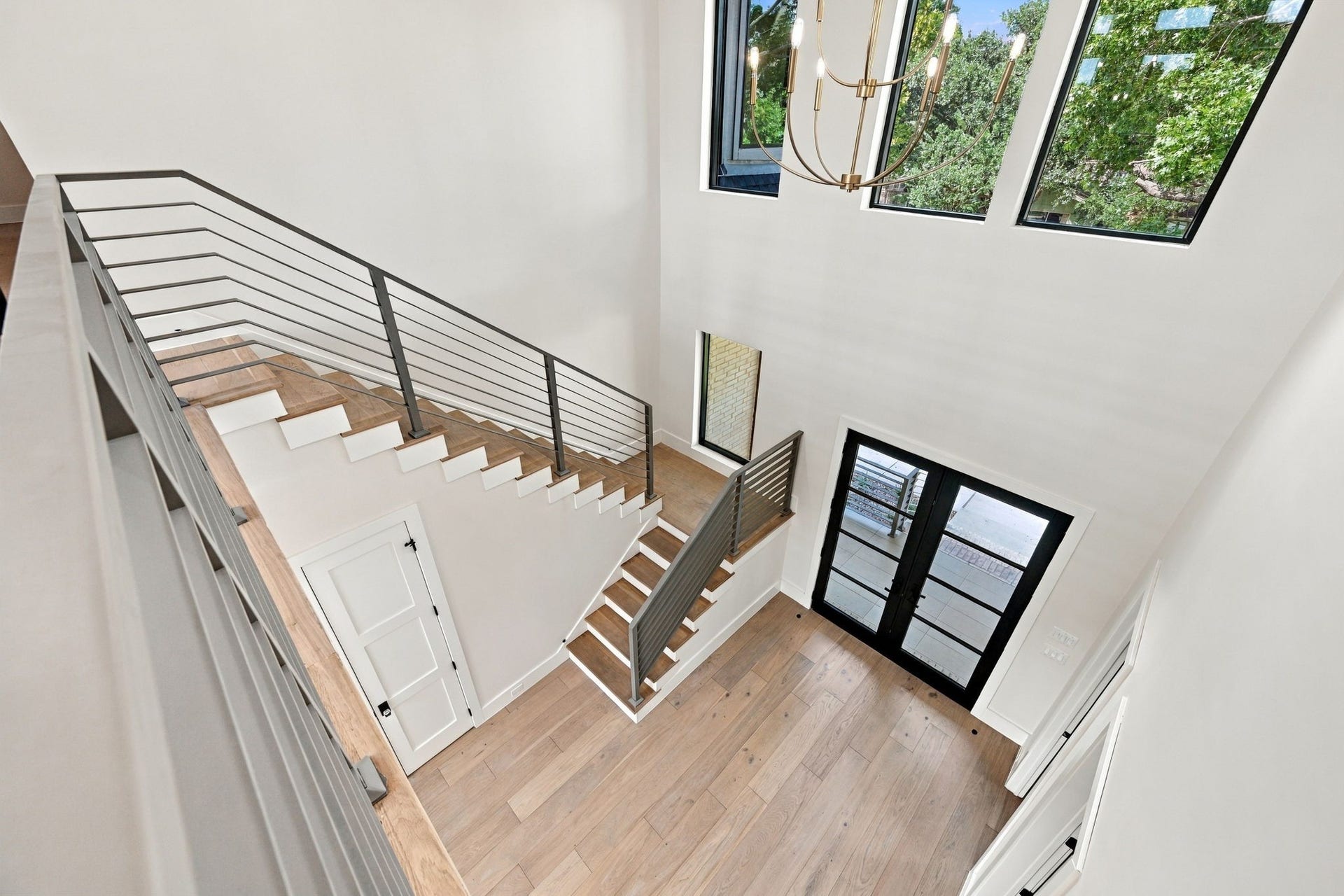 3015 Stanton Street, Houston, TX 77025 View of entry from 2nd story landing.