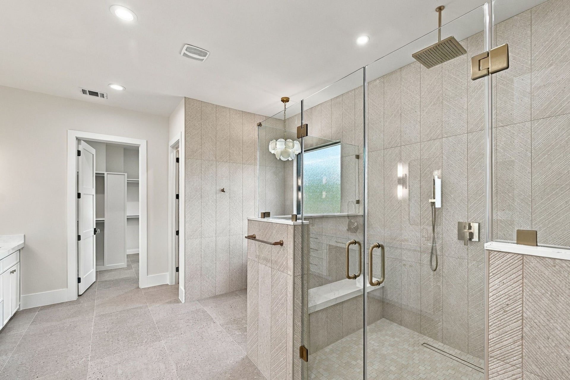 3015 Stanton Street, Houston, TX 77025 Primary bath. 1st floor.
