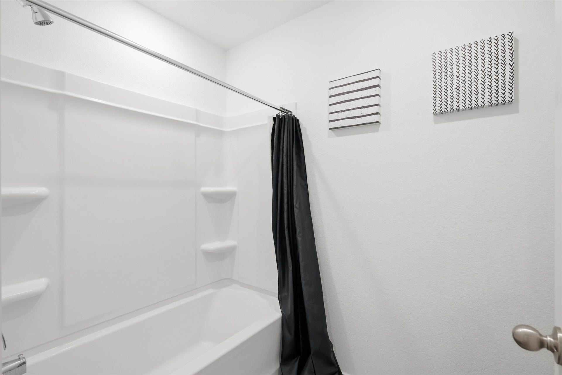 3020 Brizzo Beach Lane, Katy, TX 77493 Shower/tub combo in 2nd full bath