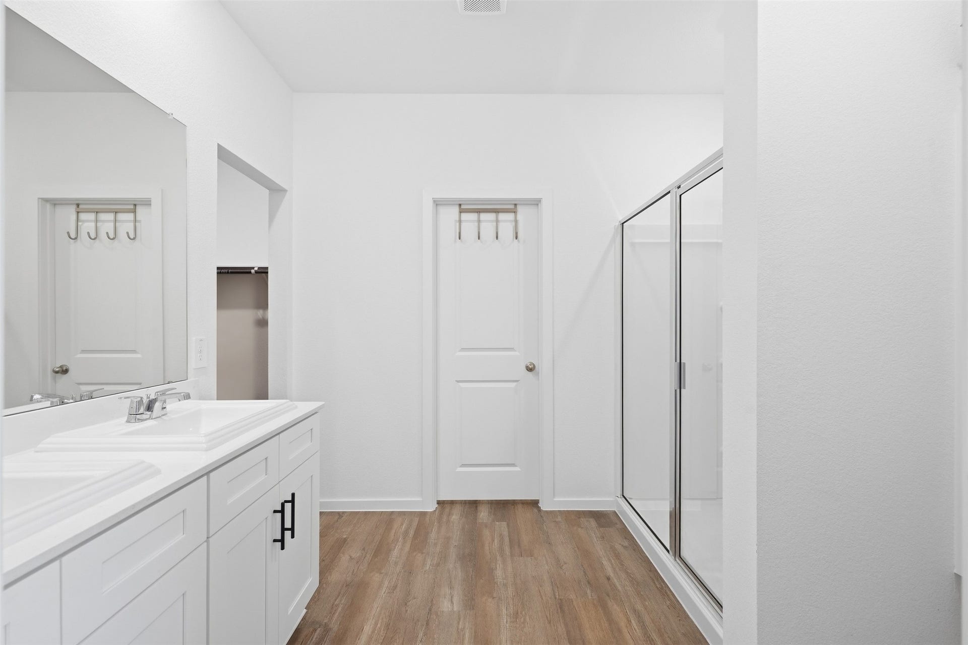 3020 Brizzo Beach Lane, Katy, TX 77493 Double sinks in primary suite