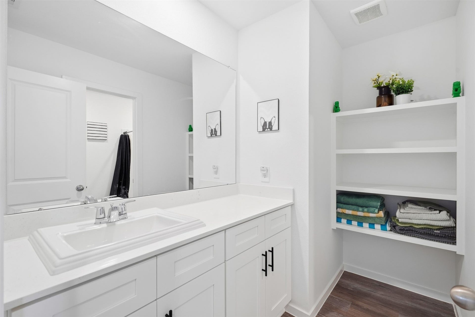 3020 Brizzo Beach Lane, Katy, TX 77493 2nd full bathroom located upstairs