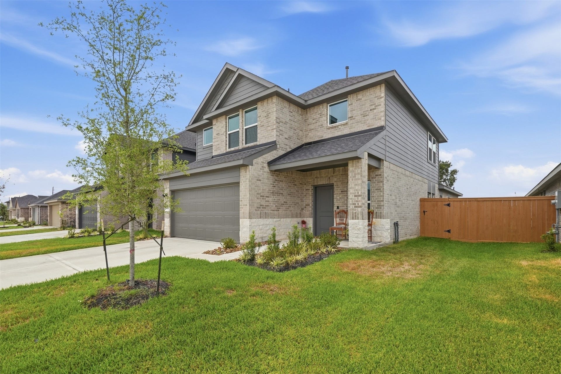 3020 Brizzo Beach Lane, Katy, TX 77493 Covered front patio
