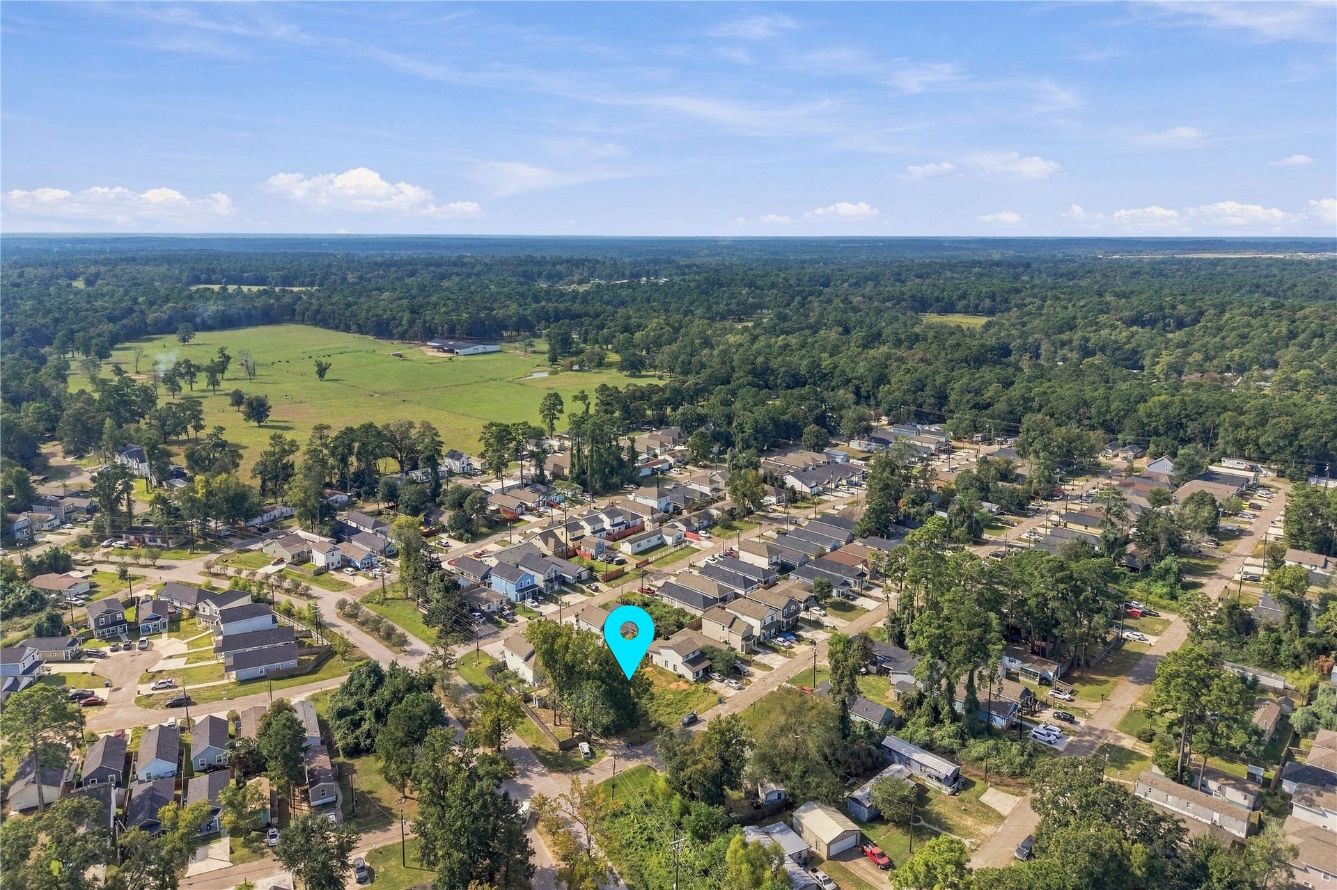 16859 W Ivanhoe, Montgomery, TX 77316 Expansive aerial view of the surrounding community.