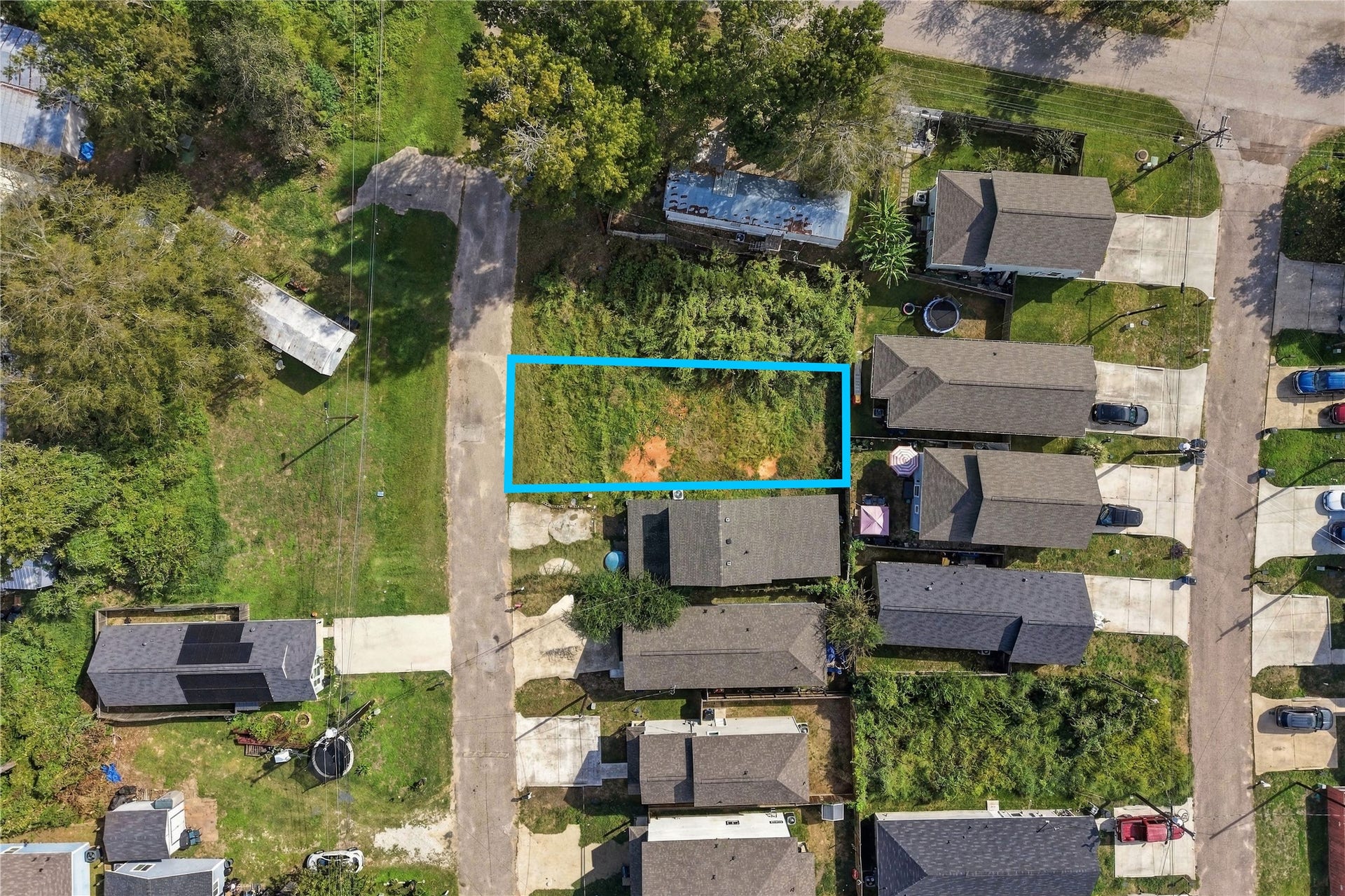 16859 W Ivanhoe, Montgomery, TX 77316 Overheard aerial showing the lot's location among neighboring properties.
