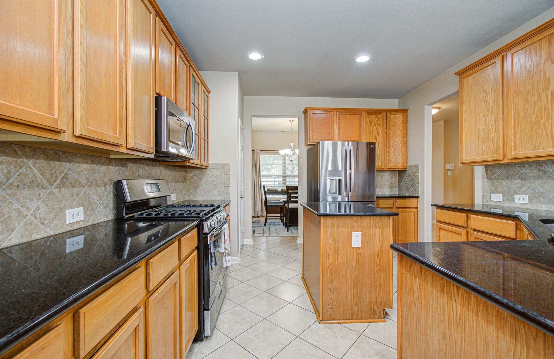 5935 Preserve Lane, Missouri City, TX 77459 The kitchen is the heart of the home, offering an inviting space to prepare everyday meals, gather with loved ones, and entertain guests. With its connection to the home's living spaces, this area provides the opportunity to create a kitchen experience tailored to your lifestyle, whether you're preparing a quick breakfast or hosting a memorable dinner. Imagine the possibilities for making this essential space your own!