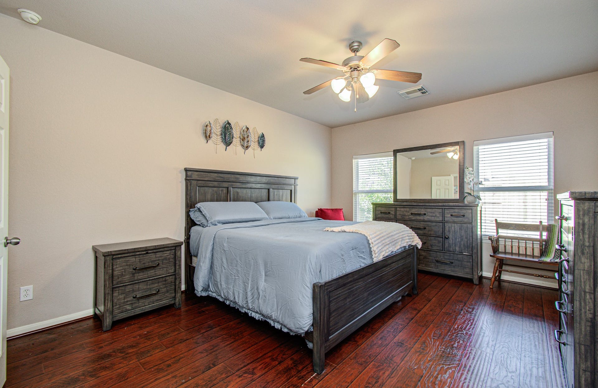 5935 Preserve Lane, Missouri City, TX 77459 Retreat to the primary bedroom, your own private space to unwind and recharge at the end of the day. This spacious-feeling retreat offers the potential for a relaxing bedroom sanctuary, with room to create a comfortable sleeping area and a personalized sitting or reading nook, depending on your furniture needs. Enjoy the opportunity to transform this space into the peaceful escape you've been looking for.