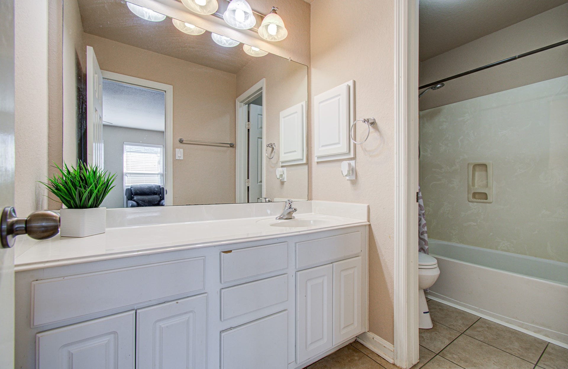 5935 Preserve Lane, Missouri City, TX 77459 A conveniently located shared bathroom serves the two secondary bedrooms upstairs, providing practical functionality for household members and overnight guests. Its central location complements the home's flexible upper-level layout and supports everyday comfort and convenience.