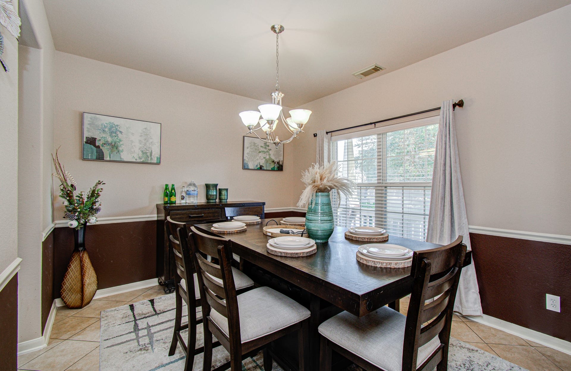 5935 Preserve Lane, Missouri City, TX 77459 Celebrate life's special moments in the formal dining area, an inviting setting for holiday dinners, family celebrations, and memorable evenings with friends. Envision your favorite dining table, elegant lighting, and thoughtfully chosen dcor coming together to create a warm and welcoming atmosphere. From intimate dinners to festive gatherings, this space offers an opportunity to make every occasion feel special.