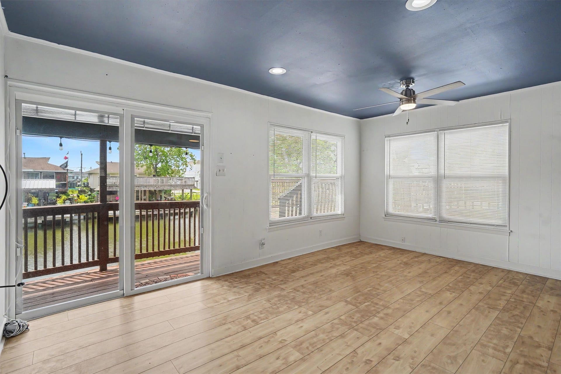 370 Ling Street, Bayou Vista, TX 77563 Living room towards water
