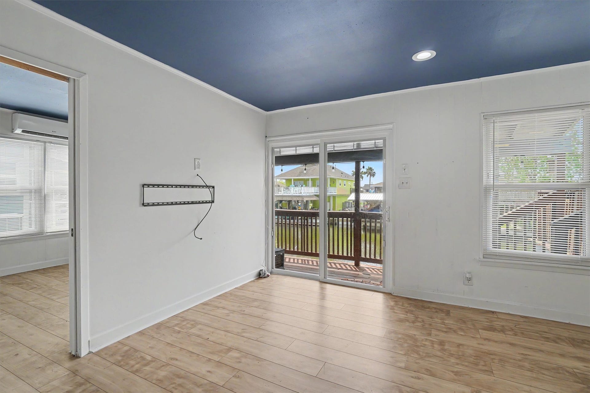 370 Ling Street, Bayou Vista, TX 77563 Living room towards water