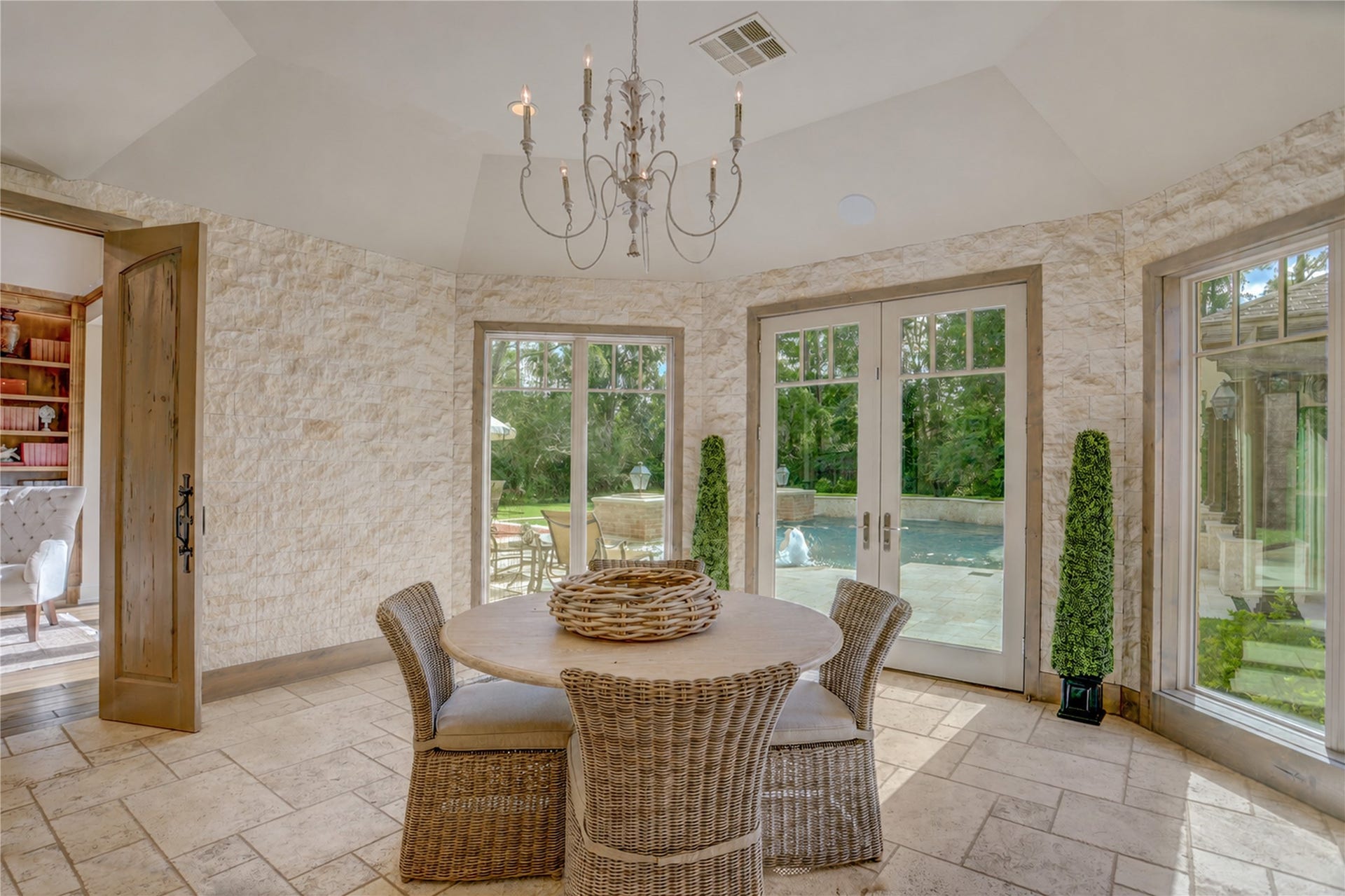 This garden room is overlooking the pool, pavilion and gracious gardens