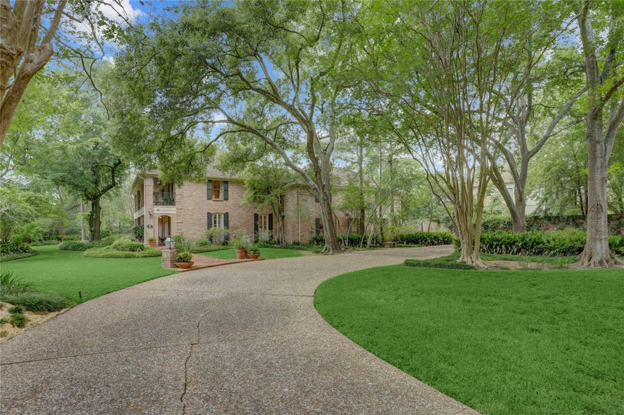 Property photo for 1 Stayton Circle, Piney Point Village, TX