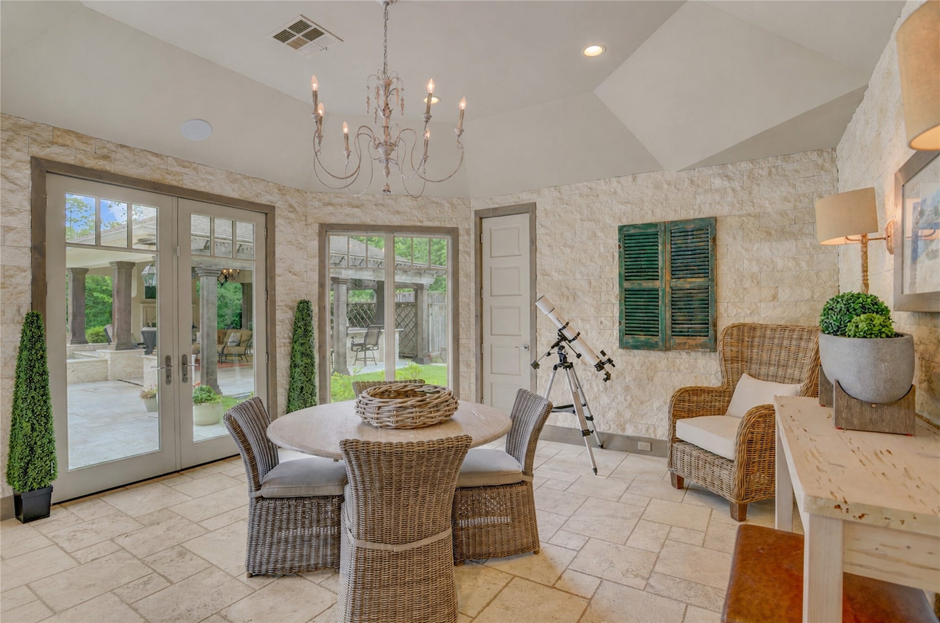 Another view of the garden room
