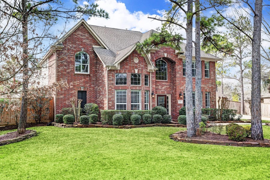 Property photo for 402 Trail View Way, Friendswood, TX