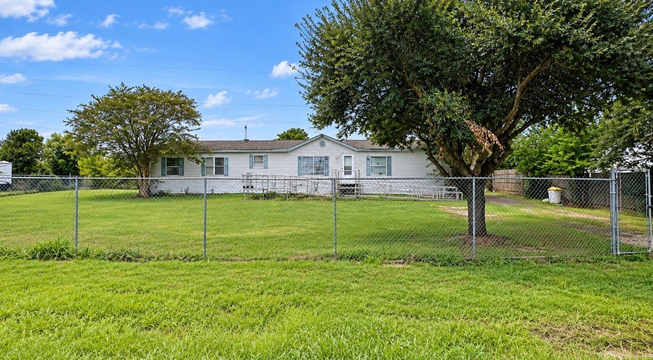 6710 Trail Loop W, Rosharon, TX 77583 6710 Trail Loop W, Rosharon, TX 77583