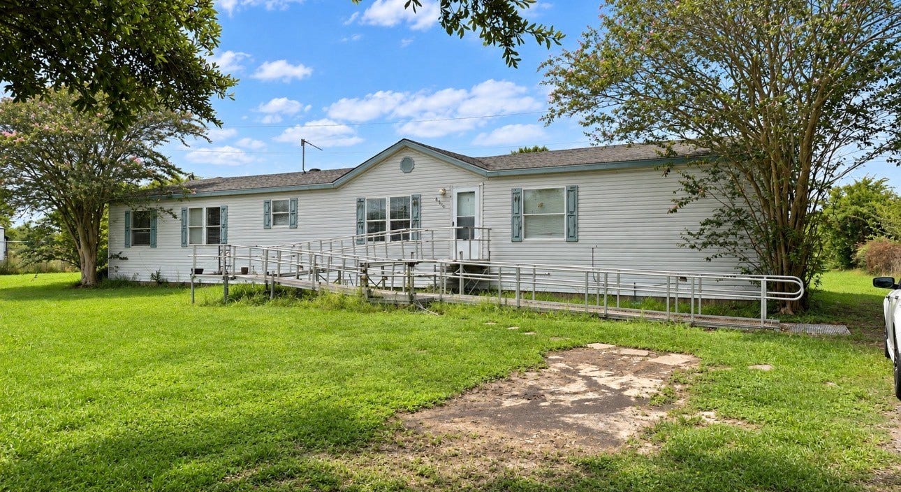 6710 Trail Loop W, Rosharon, TX 77583 6710 Trail Loop W, Rosharon, TX 77583