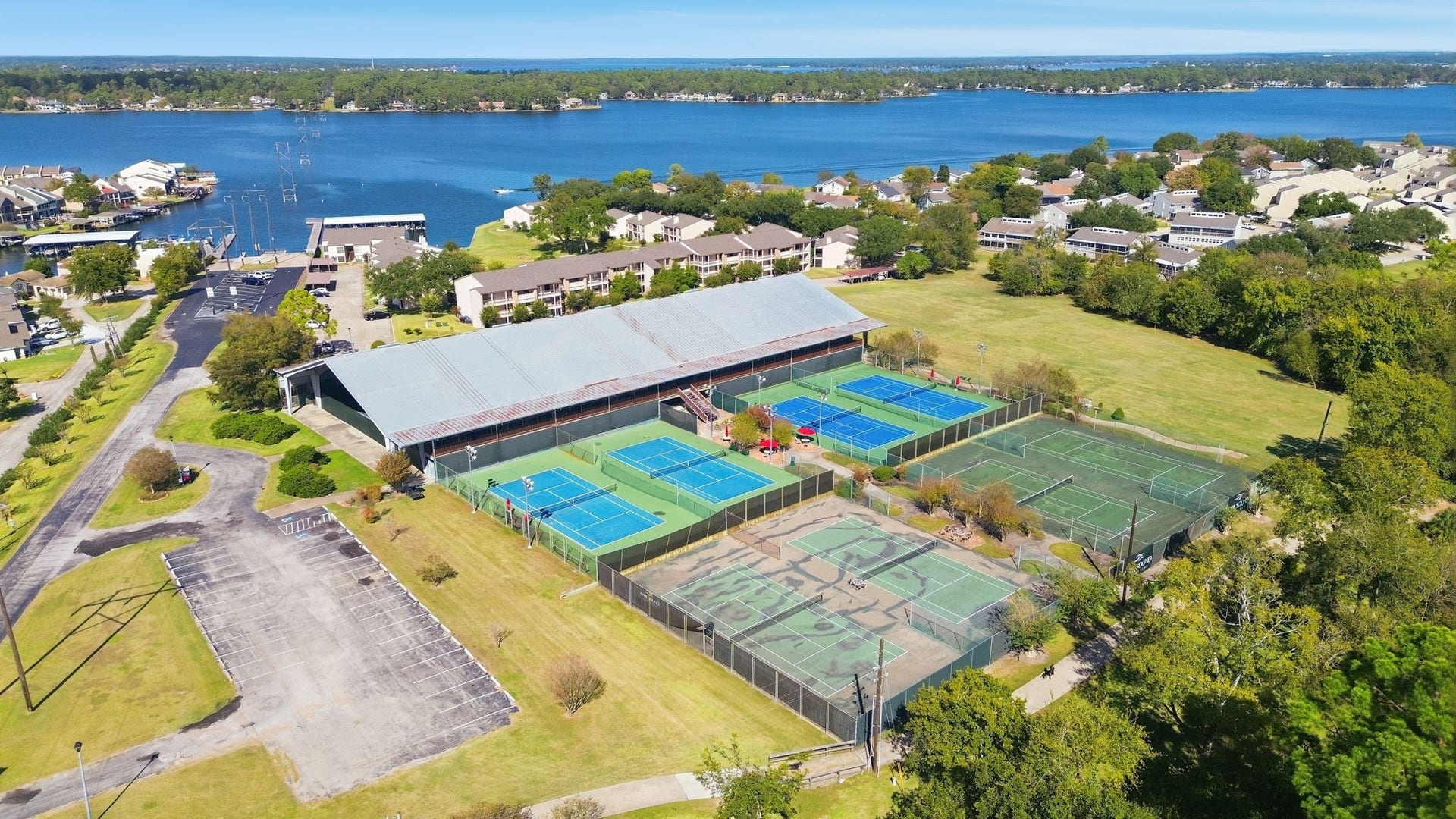 24 Lakeview Village, Conroe, TX 77356 24 Lakeview Village, Conroe, TX 77356