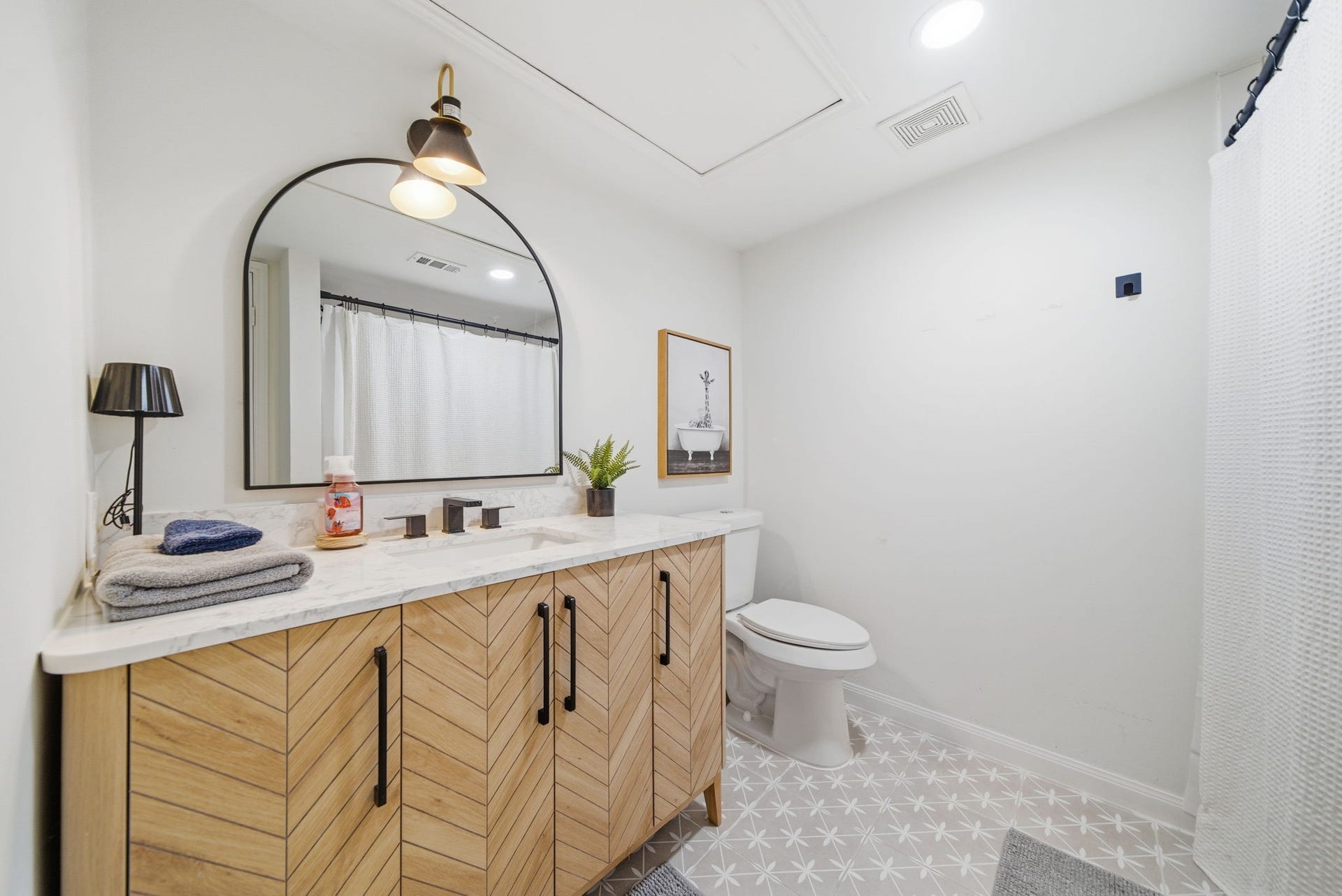 24 Lakeview Village, Conroe, TX 77356 24 Lakeview Village, Conroe, TX 77356